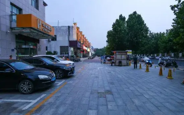 Homeinn Huayi Hotel (Zhengzhou Fengyang Foreign Language Middle School Software Park)