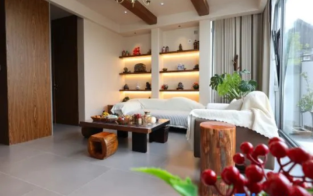 Cloud Realm · Luxury Designer Villa (Qicai River Playground) — 2-star hotel in Altay