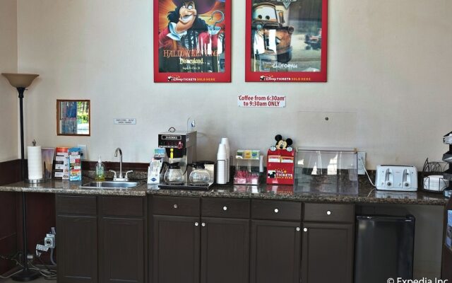 Econo Lodge At The Park