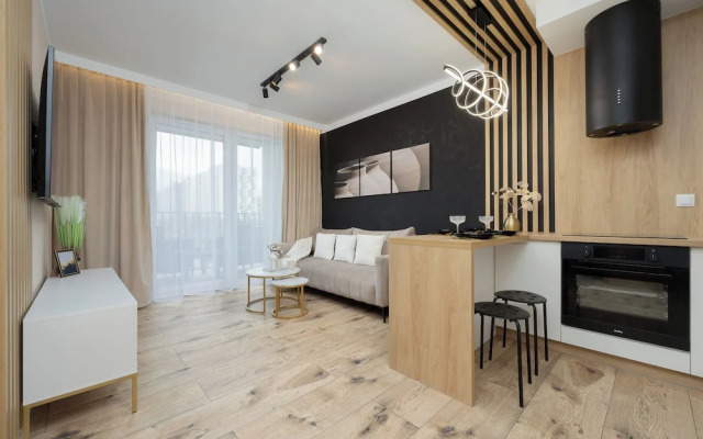 Apartment With Parking by Renters