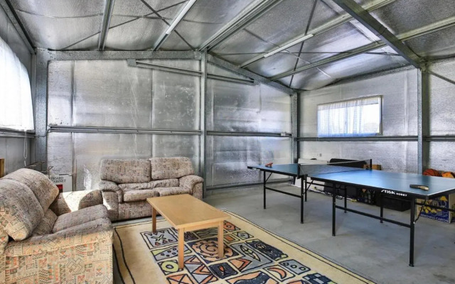 Shores - Pet-Friendly - 1 Min Walk to Beach