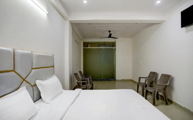 OYO Flagship 80510 Four Seasons Inn