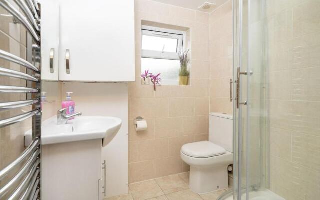 S6 Ensuite Loft Studio Space (Sandycroft Guest House)