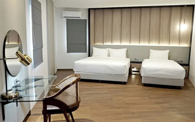 Spot 43 Cafe and Hotel