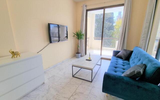 Comfy Rooms + Near SALT LAKE + 100MBit Internet + Shared Apartment