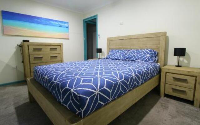 Bombora, 3/4 East Street