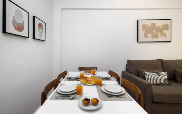 Peaceful Algés Family Home