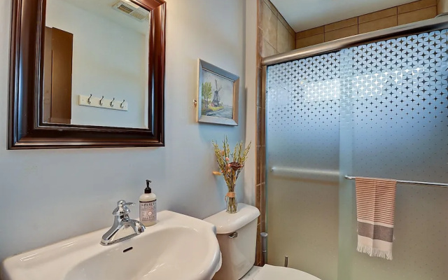 Spacious 4BR House Near Prime Downtown!