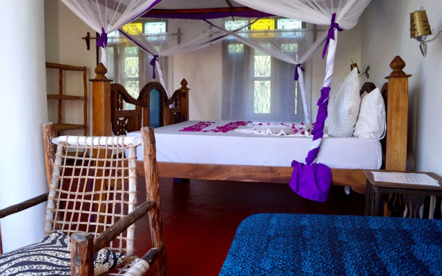 Laguna Palace Michamvi Kae