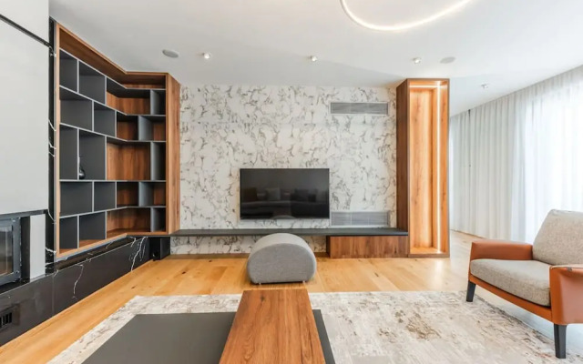 Villa Serenity Luxury Lakeside Manor