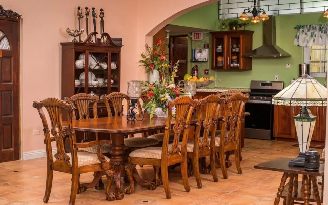 Itti Barry Villa - Your Authentic Stay