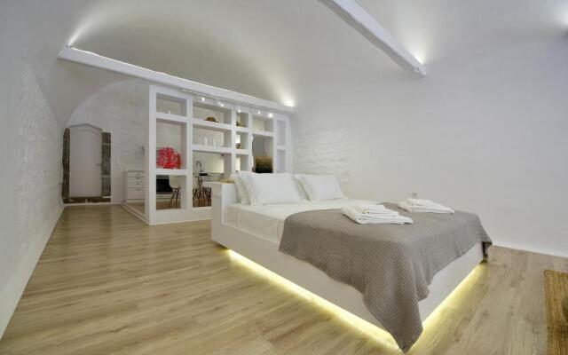 Hydra Hospitality Port Apartment