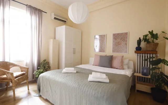 Vibrant Flat With Excellent Location in Beyoglu