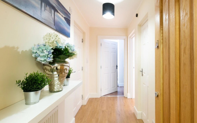 Velvet 1-bedroom Apartment With Balcony, Hoddesdon