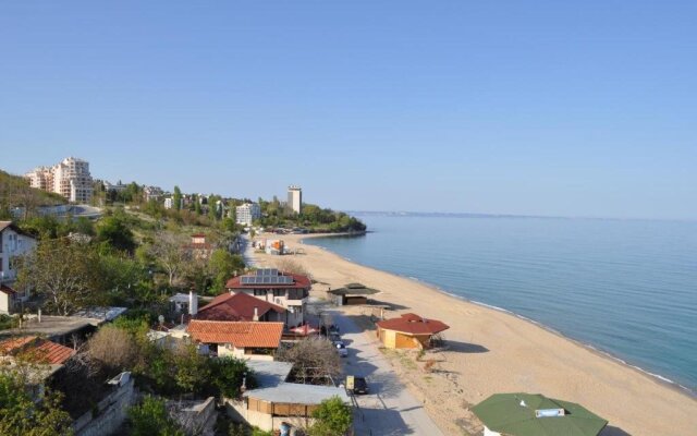 ON THE BEACH APARTMENTS Kabakum