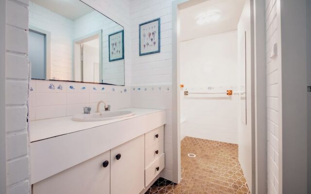 Villa Ellisa, Unit 1/10 Columbia Close