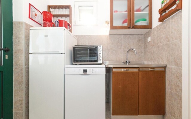 Amazing Home in Seget Donji With Wifi and 5 Bedrooms