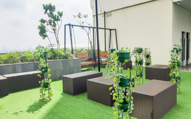 Homey And Comfort Living Studio Apartment At B Residence