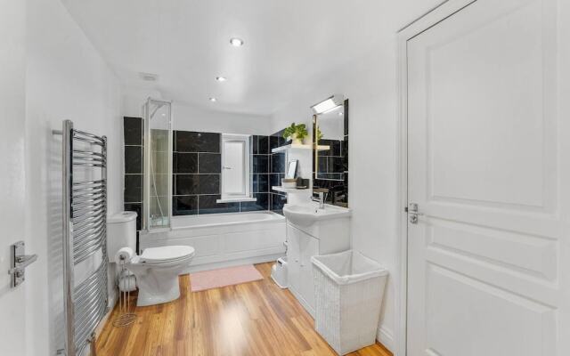 Perfect Location, dog Friendly Beautiful Home