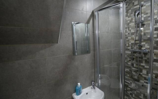 Elegant Holiday Home in Coventry near Lake View Park