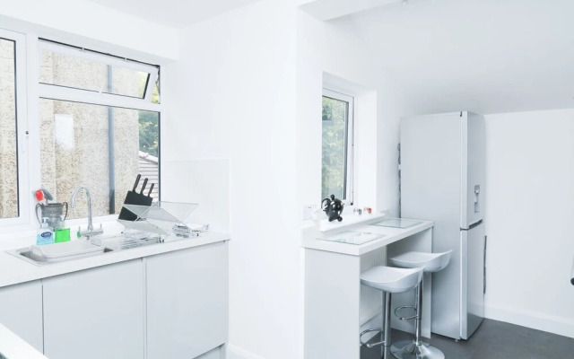 Lovely, Recently Renovated Maisonette in NW London