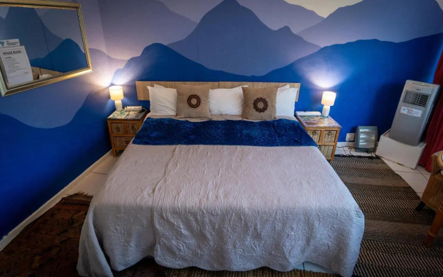 Disa Park Studio with Mountain Views