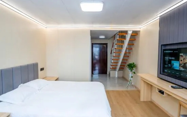 pinhu  Yijia Hotel