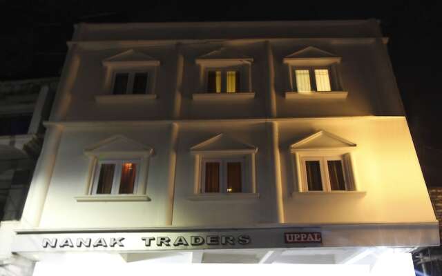 Itsy Hotels Royal Monarch