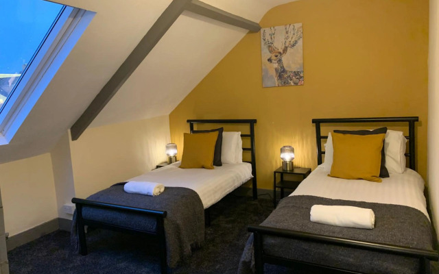 Rectory - Lovely 4 bedroom maisonette Gateshead free parking