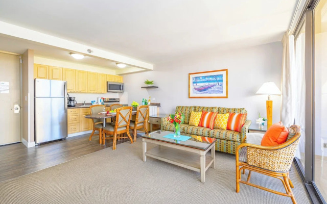 Waikiki Sunset Close to Beach with Parking