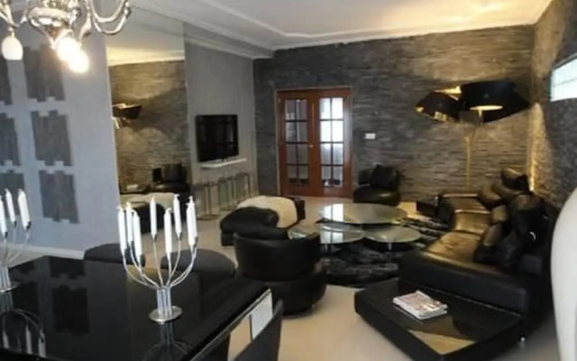 Villa French Luxe