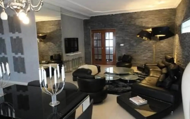 Villa French Luxe