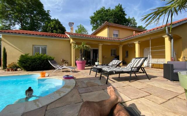 Chambres dans villa avec piscine