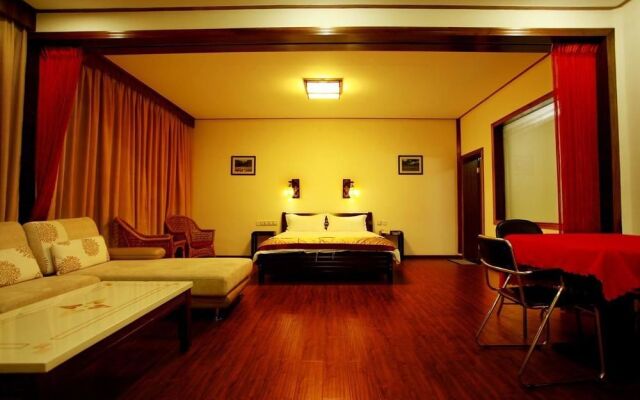 Red Eight Commercial Hotel