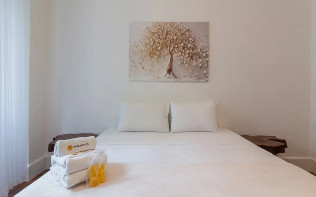 Space and Comfort in Copacabana D405