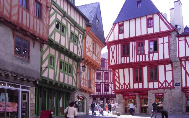 Classic Breton Holiday Home in Sarzeau