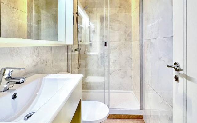 Ópera Stays by Charming