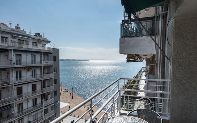 Thessaloniki Seaside Apartment A&B