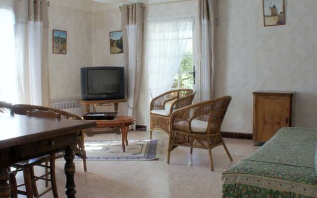 Lovely Holiday Home in Saint-saturnin-lès-apt With Pool