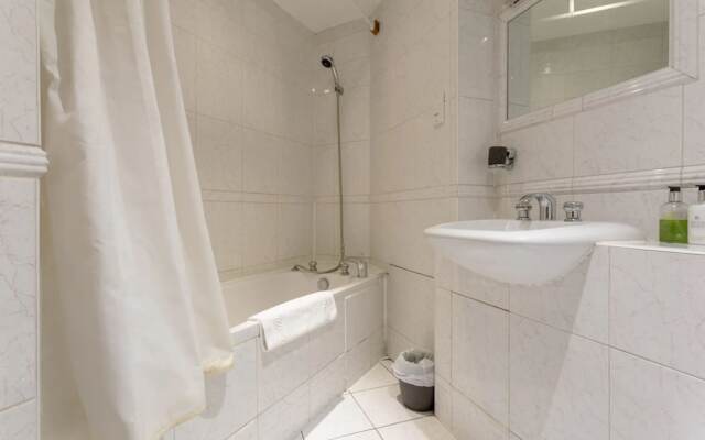 Large & Central 2BD Flat - Tower Hill