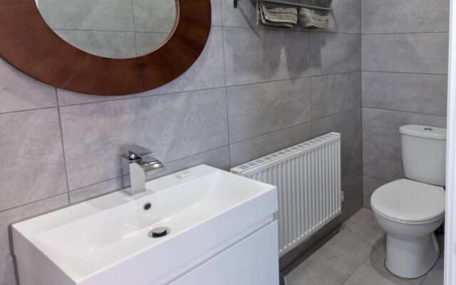 Blackbird Luxury 2 Bed Accommodation Room 7