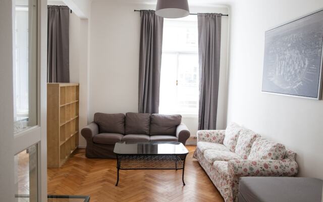 Spacious 2 Bedroom Apartment With Nice Terrace