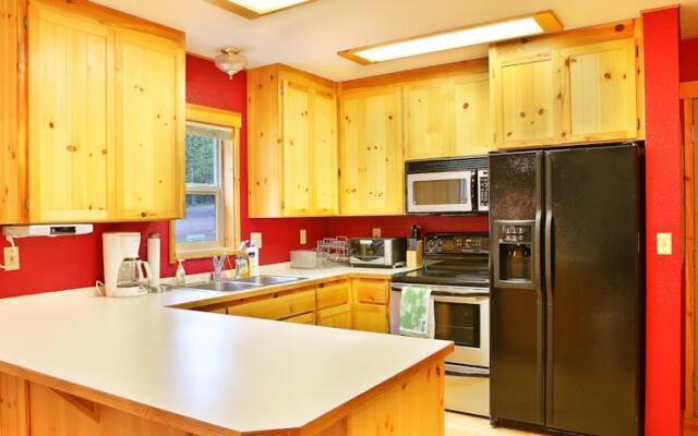 Alpine Adventure Lodge