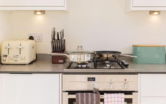 10 Tivoli Mews - By Luxury Apartments