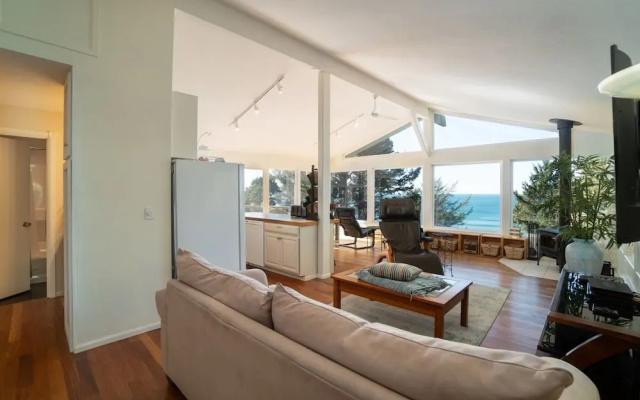 Otter Rock Hideaway 3 Bedroom Home