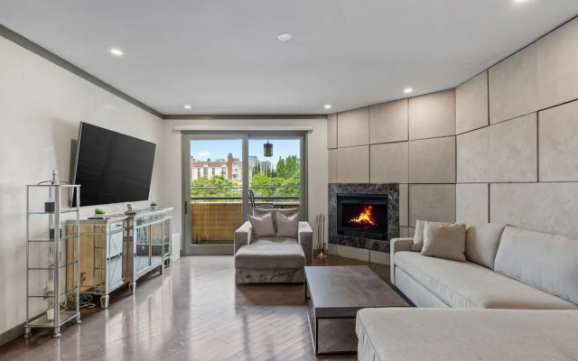 Stylish Westwood Condo