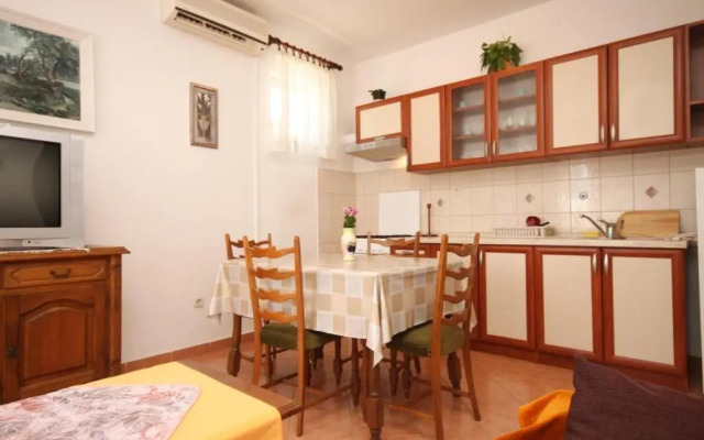 Apartment Kukljica 8237b