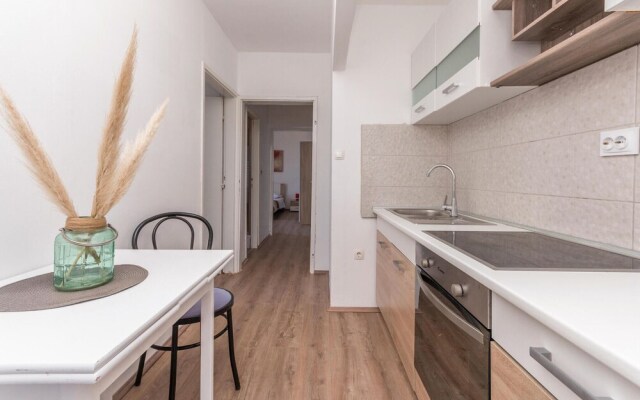 Beautiful Apartment in Nevidane With 2 Bedrooms and Wifi