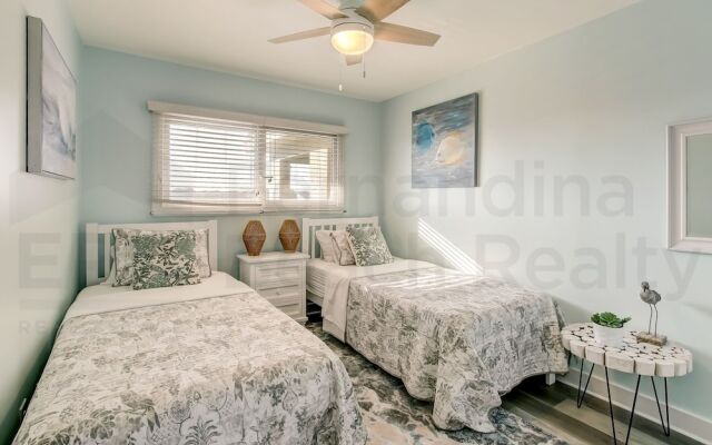Rustic Theme Condo with Scenic Ocean View by RedAwning