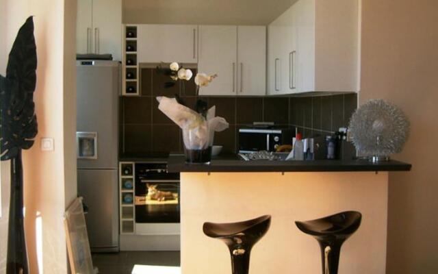 Livia Cannes rue Hoche